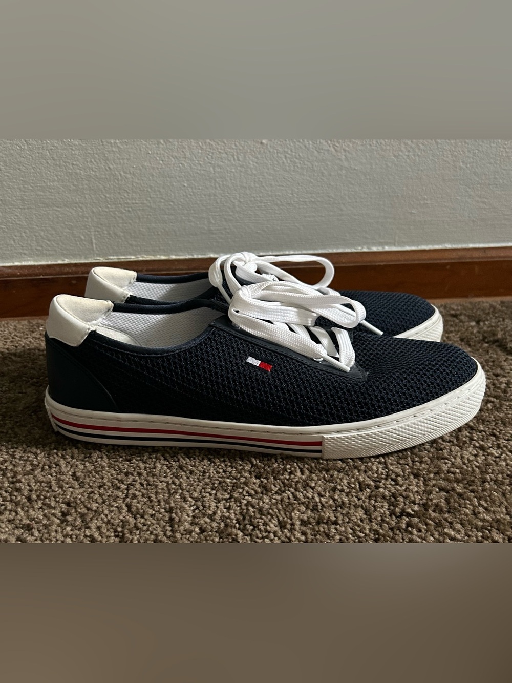 Tommy Hilfiger Logo Navy Mesh Rubber Sole Flat Lace Sneakers Shoes Size 9.5